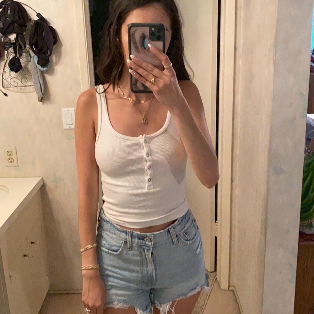 Button down tank